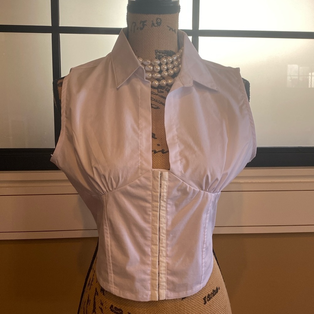 Madden NYC Sleeveless Hook-and-Eye Crop Top NWOT. PTP 19. Size small w/o sz tag